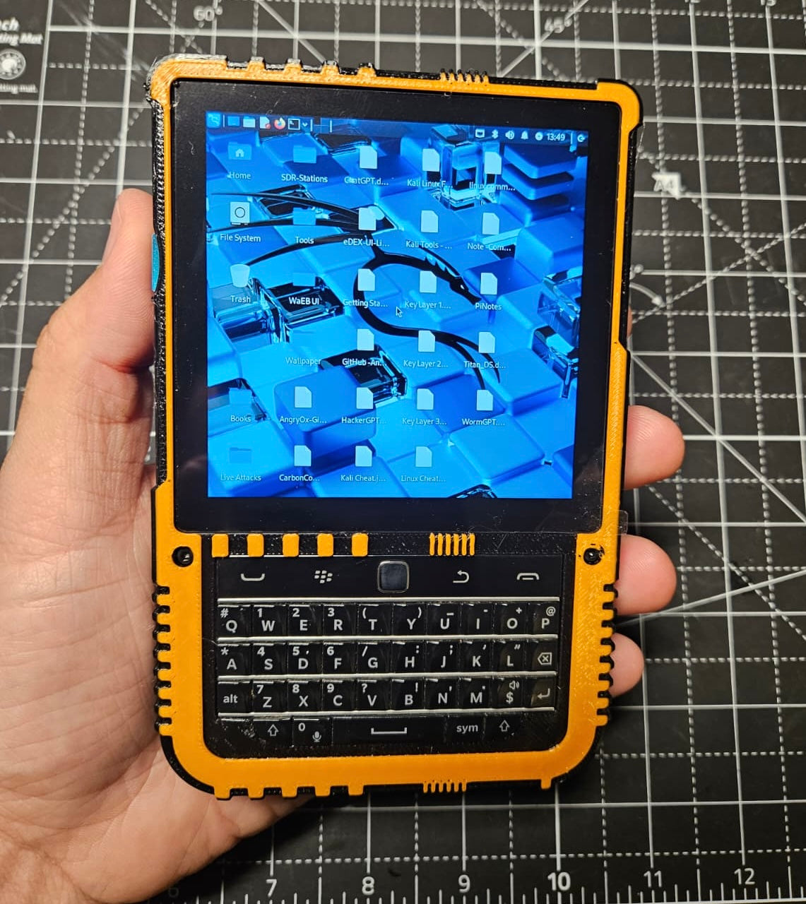 Hackberry Pi CM5 Handheld with Kali, Unbuntu, Pi OS, RetroPi, Android