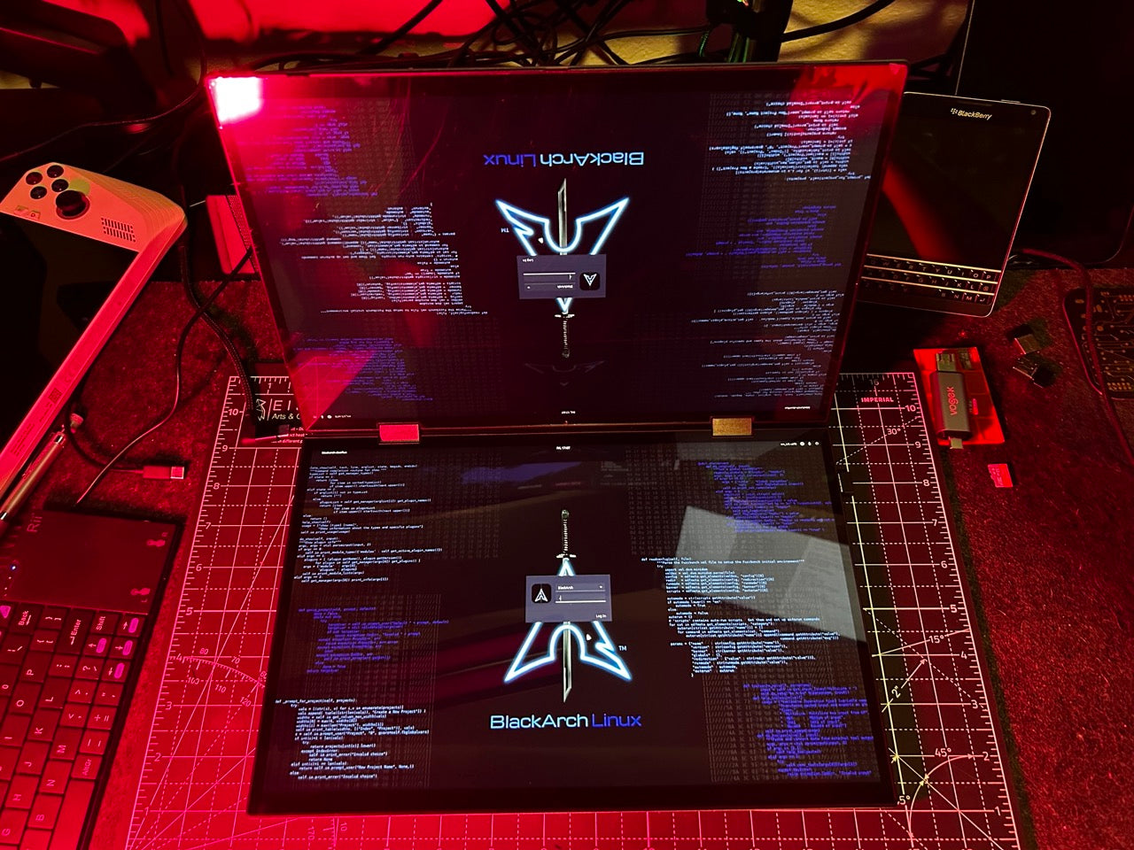 Cyber DuoFlux Laptop - Dual Display Windows + Dual Boot Kali & BlackArch